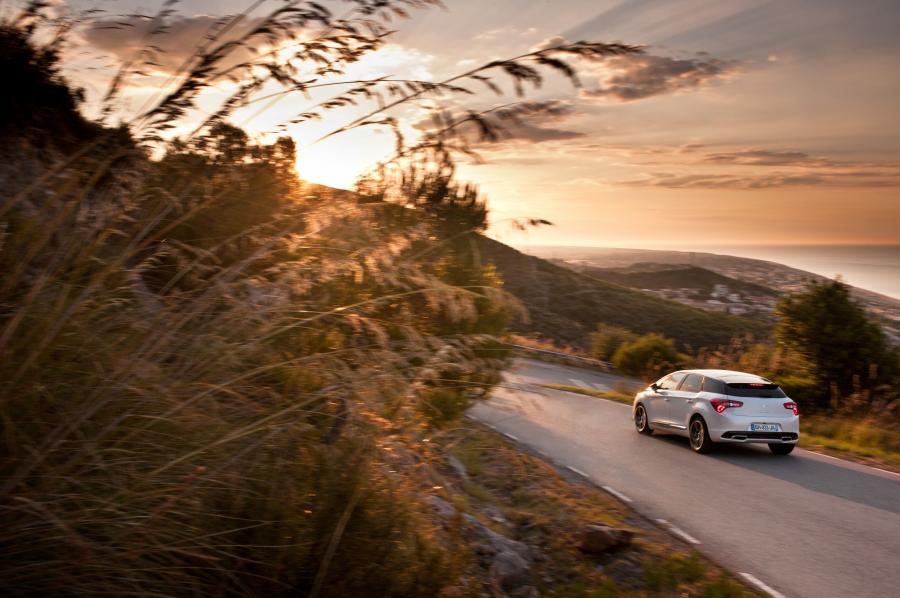  Citroen DS5 2012 года  (фото 32 из 182)